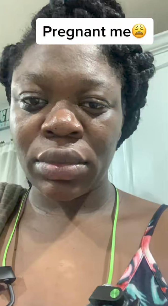 Carolinerathabe's tweet image. We still getting pregnant this year aker ladies 🥺