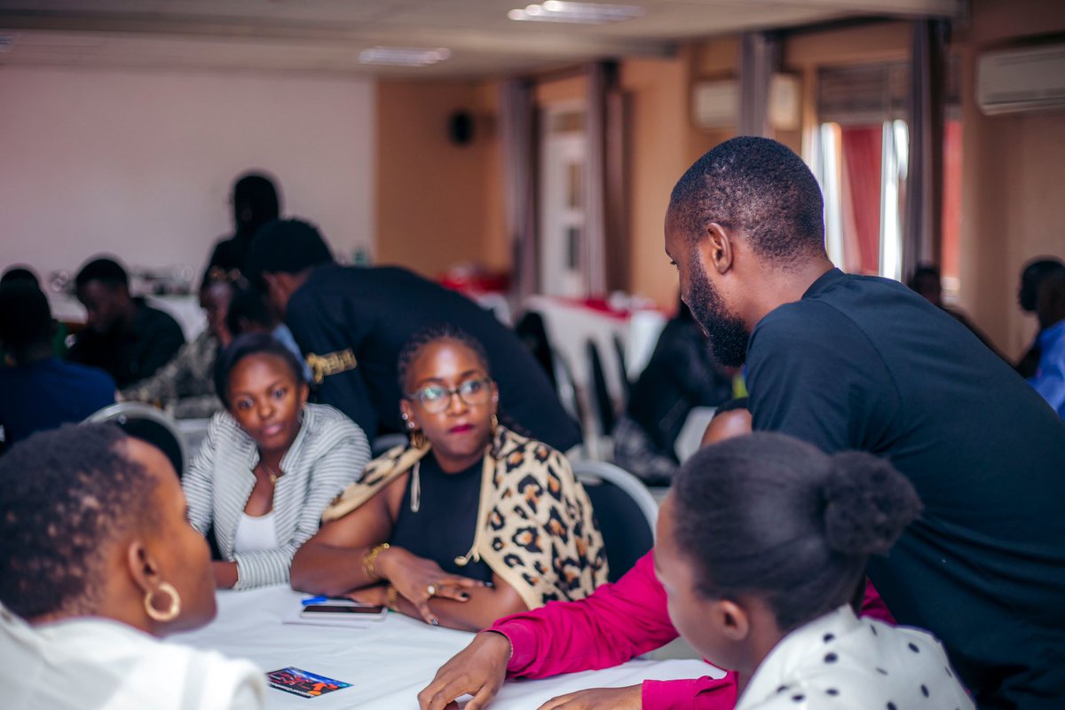 PhoenixCFDN's tweet image. Huge thanks to the incredible Mr. @MarkKayizi who is a Programs officer, Policy and Advocacy @reachahand &amp;amp; doubles as a @climate_fresk facilitator for guiding our youth activists through the #Fresk game during our energy democracy training! 
#ForThePeople
#ForChildren