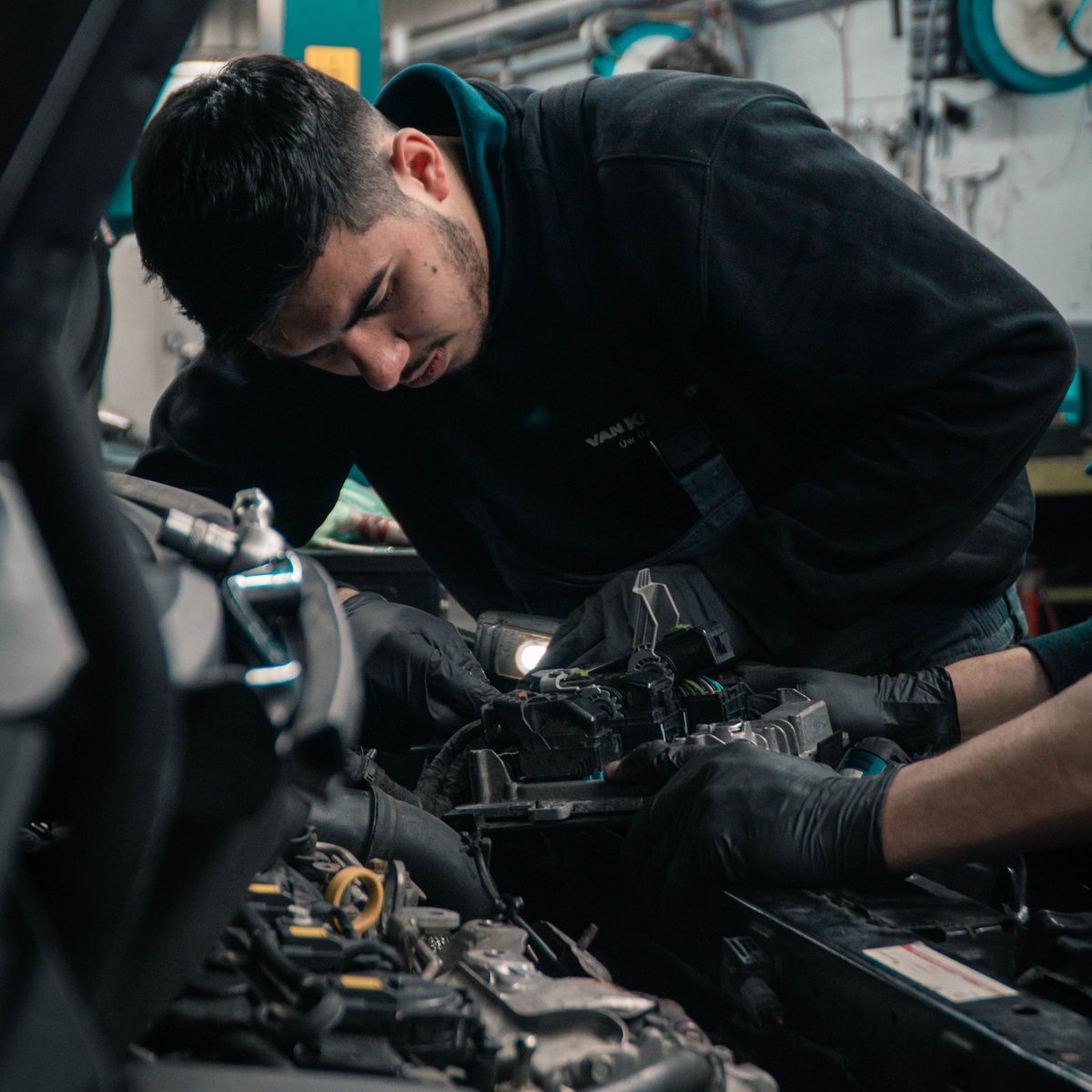 SorakoTools's tweet image. Check your engine before a long trip!🧐
#socketset #weekend #repair