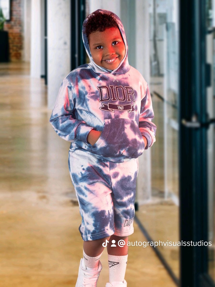 autographvisual's tweet photo. Who says dressing up is just for adults? This baby boy is ready to conquer the world in style. 💼🌎

 #autographbaby #babyfashion #stylishbaby https://t.co/zg8Rr0zWRb