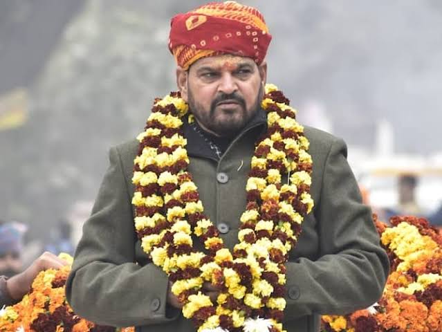 Shailendraydv61's tweet photo. लखीमपुर में अजय मिश्र टेनी का लौंडा किसानों को सरेआम कार से रौंद दिया मोदी ने टेनी को मंत्रिमंडल से बर्खास्त नहीं किया तो फिर महिला पहलवानों के आरोपों पर अगर आप ये सोच रहे हैं कि मोदी ब्रजभूषण शरण सिंह पर लगें यौन शोषण को आरोपों पर महिला पहलवानों के लिए हमदर्दी जतायेंगे या ब्रजभूषण सिंह पर कार्रवाई करेंगे तो फिर आप कुछ नहीं समझ पा रहें हैं?

भाजपा का जो नेता जितना बड़ा कुकर्म करेगा भाजपा और भाजपाई उतने ही मजबूती से उसके साथ खड़ा मिलेंगे!

अमृतकाल चल रहा हैं यहां अब राम का नाम लेकर हत्याएं होगी , बलात्कारियों और हत्यारों के समर्थन में समर्थन और सम्मान यात्रा निकाली जाएगी!

आज का यह सार्वभौमिक सत्य हैं!
