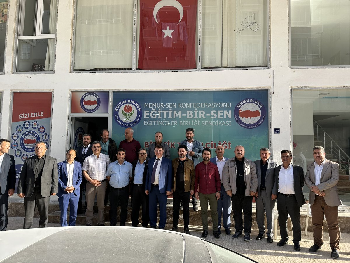 yahya_akman's tweet photo. Yine eskimeyen dostluklarla Fıratın İncisi Birecik le devam ettik. Birecik sivil toplum kuruluşları ile derinlikli sohbetlerimiz oldu. https://t.co/jkr4ygdjcq