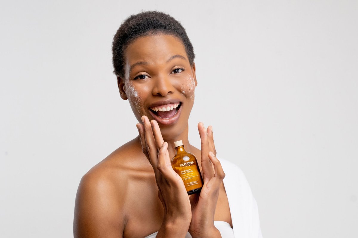 Our skin shows signs of wear and tear as we age, especially on our hands. Nicole Sherwin, founder of Eco Diva Natural, shares five tips on caring for your hands this winter. afropolitan.co.za/5-tips-to-main… #afropolitan #skincare #winterbeauty #ecodiva