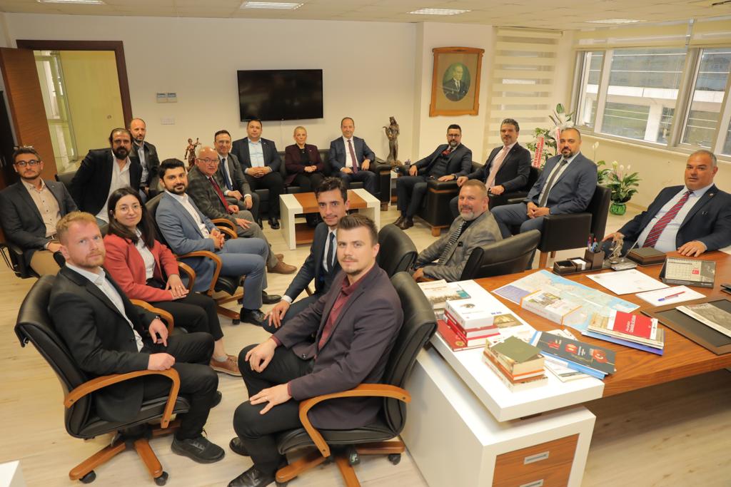 Cumhuriyet Halk Partisi, Demokrat Parti, Gelecek Partisi, Saadet Partisi’nin Edirne İl Başkanları,  Milletvekili Adayımız Av. Ufuk Kanışkan ve Belediye Başkanlarımız Recep Gürkan, Özkan Günenç ile birlikte Edirne Barosu Başkanı Gökhan Karakoç ve Baro YK üyelerini ziyaret ettik.