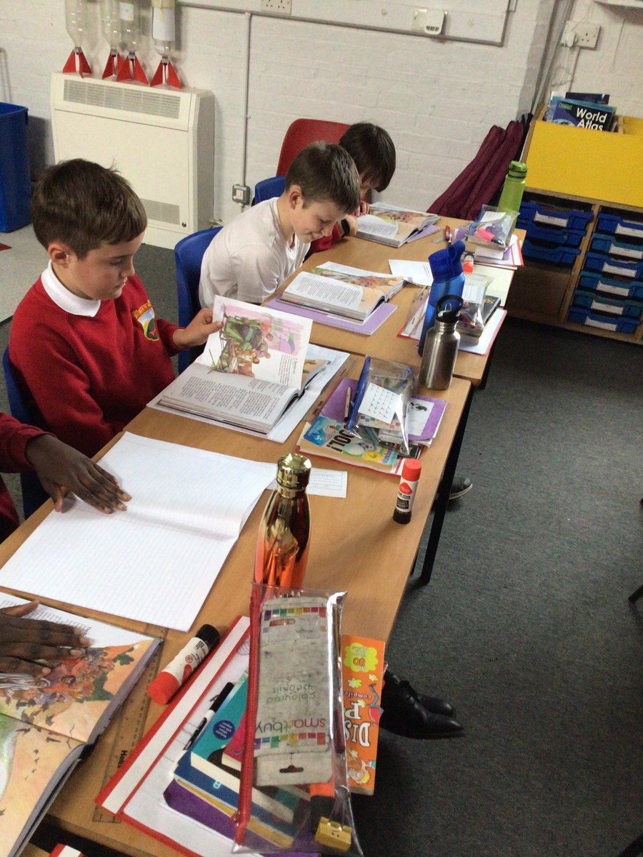 HighamRISE's tweet image. #Class3 have been using their own bibles in our RE to read a story from the New Testament to learn about “what would Jesus do”. 
#UnderstandingChristianity #deeperlearning 
#flourishandsucceed @Rise_MAT