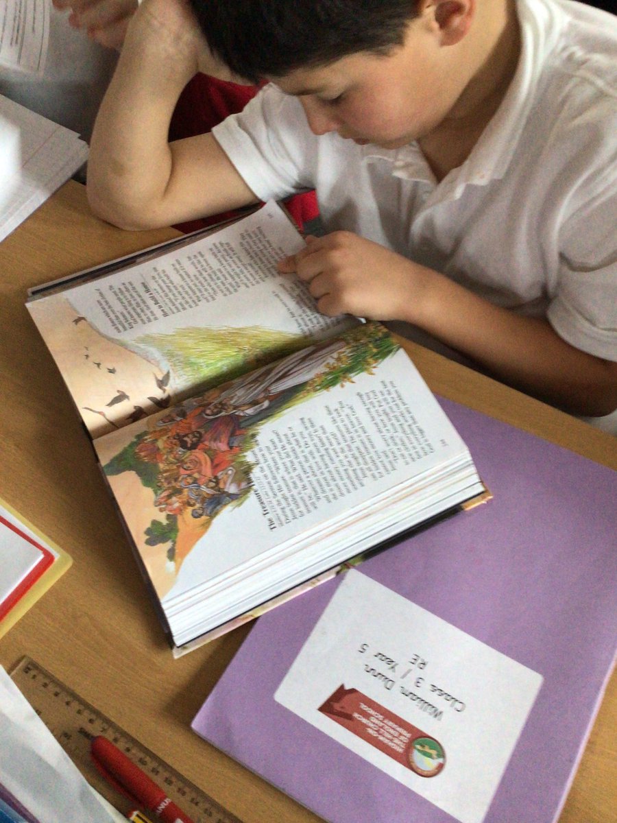 HighamRISE's tweet image. #Class3 have been using their own bibles in our RE to read a story from the New Testament to learn about “what would Jesus do”. 
#UnderstandingChristianity #deeperlearning 
#flourishandsucceed @Rise_MAT
