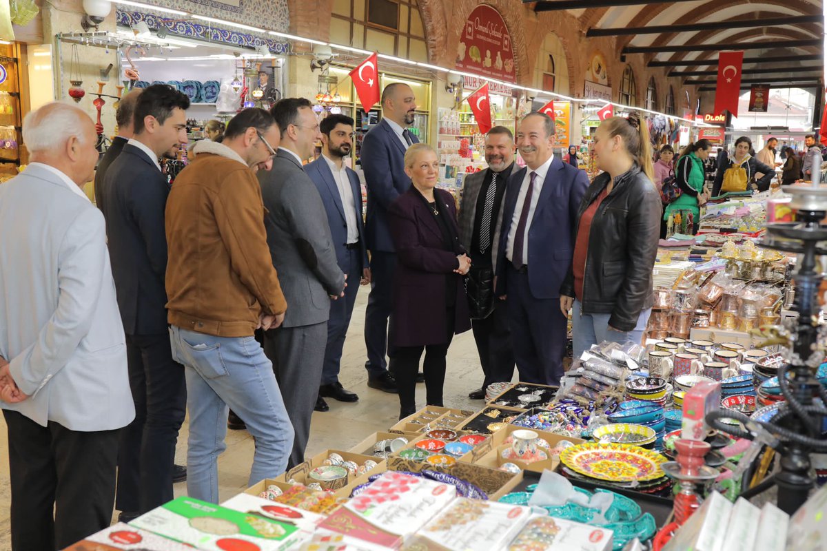 Cumhuriyet Halk Partisi, Demokrat Parti, Gelecek Partisi, Saadet Partisi’nin Edirne İl Başkanları ve Edirne Belediye Başkanımız Recep Gürkan ile birlikte Tarihi Arasta Çarşısı’nda esnafımıza hayırlı işler diledik. 

Dertler ortak, tüm hemşehrilerimiz baharı bekliyor.

#SanaSöz