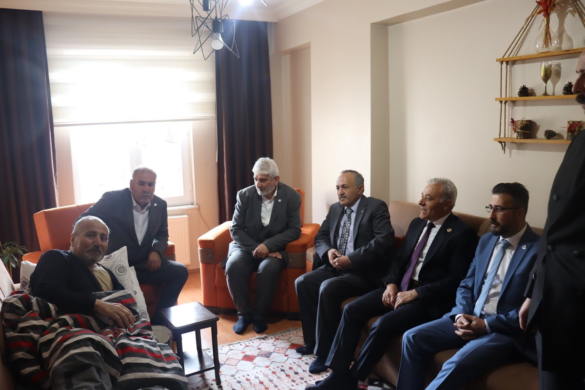 FehmiGNEY5's tweet photo. BÜYÜK BİRLİK PARTİMİZE GÖNÜL VERMİŞ SUNGURLU TEŞKİLATIMIZDAN DAVA ARKADAŞIMIZ SAYIN İLHAN BAYAV ABİMİZE GEÇMİŞ OLSUN ZİYARETİNDE BULUNDUK. https://t.co/AEC8c5uXy7