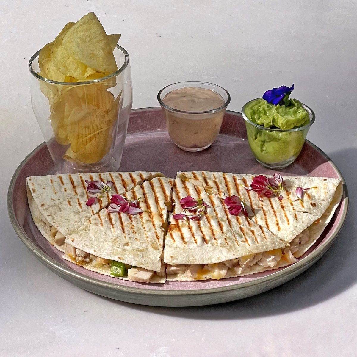 arto_coffee's tweet photo. Arto Chicken
Quesadilla Sandwich
Wraps loaded with an absolutely tasty filling of juicy chicken and flavour-laden veggies.
#arto #artocoffee #breakfast #sandwich #dubai #dubaimall #bestfood #cafe #delicious #tastyfood #yummy #croissants #desserts #chicken https://t.co/4mU4c8PSFg