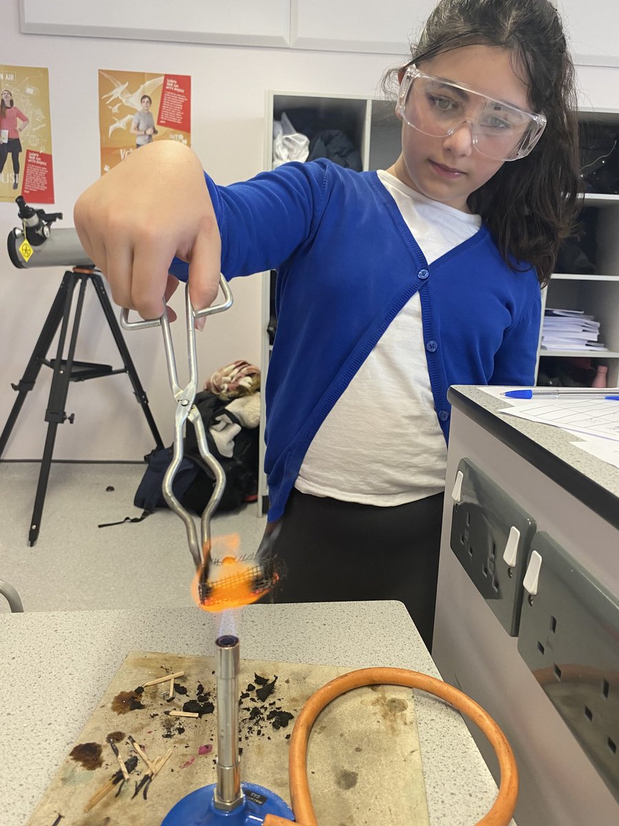 JubileeBrixton's tweet image. Year 5 students had a great time @windmillcluster science workshop held at @trinitybrixton. 
The students investigated energy in foods by safely burning them using bunsen burners. 
#stem #science