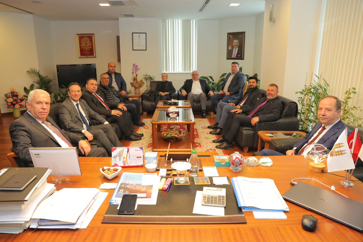 Cumhuriyet Halk Partisi, Saadet Partisi, Demokrat Parti Edirne İl Başkanları ve Belediye Başkanımız Recep Gürkan ile birlikte Edirne Ticaret ve Sanayi Odası (ETSO) Yönetim Kurulu Başkanı Sezai Irmak’ı ve YK üyelerini ziyaret ettik.

#BirleşeBirleşeKazanacağız
#SanaSöz