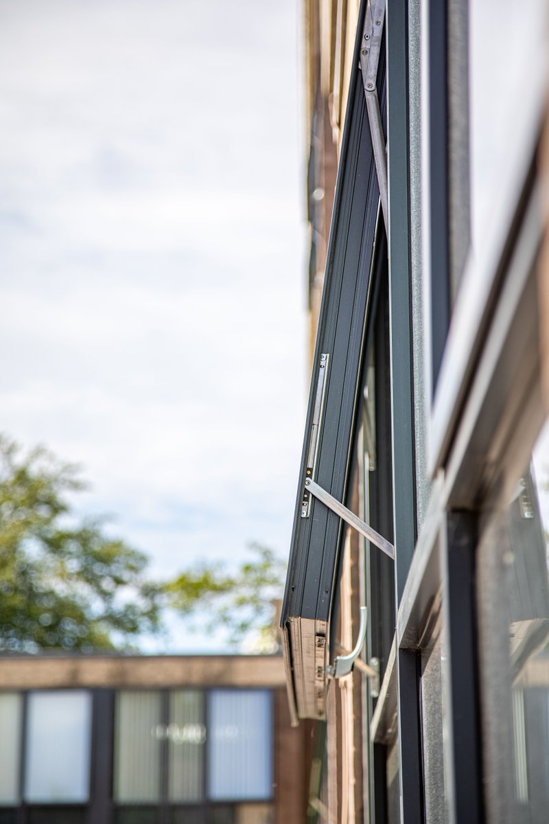 Senior_Systems's tweet photo. Our fenestration solutions have been getting to work in the healthcare sector, including the Royal Hallamshire Hospital. We supplied our Ali VU window system which offers impressive thermal performance and a host of aesthetic options perfect for this hospital’s renovations. https://t.co/MEewao2Tdh