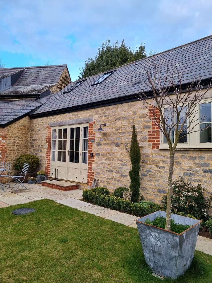 ChurchFarmStays's tweet photo. Getting those final touches done this morning ready to welcome another full weekend of guests 🙌 

#spring #relax #familyfarm #ruralretreat #luxuryfarmstay #rural #natural  #relax #rest #oxfordshire #selfcatering #countryliving #countryside #timetoexplore #freshair #countrywalks https://t.co/CepRoB1QlK