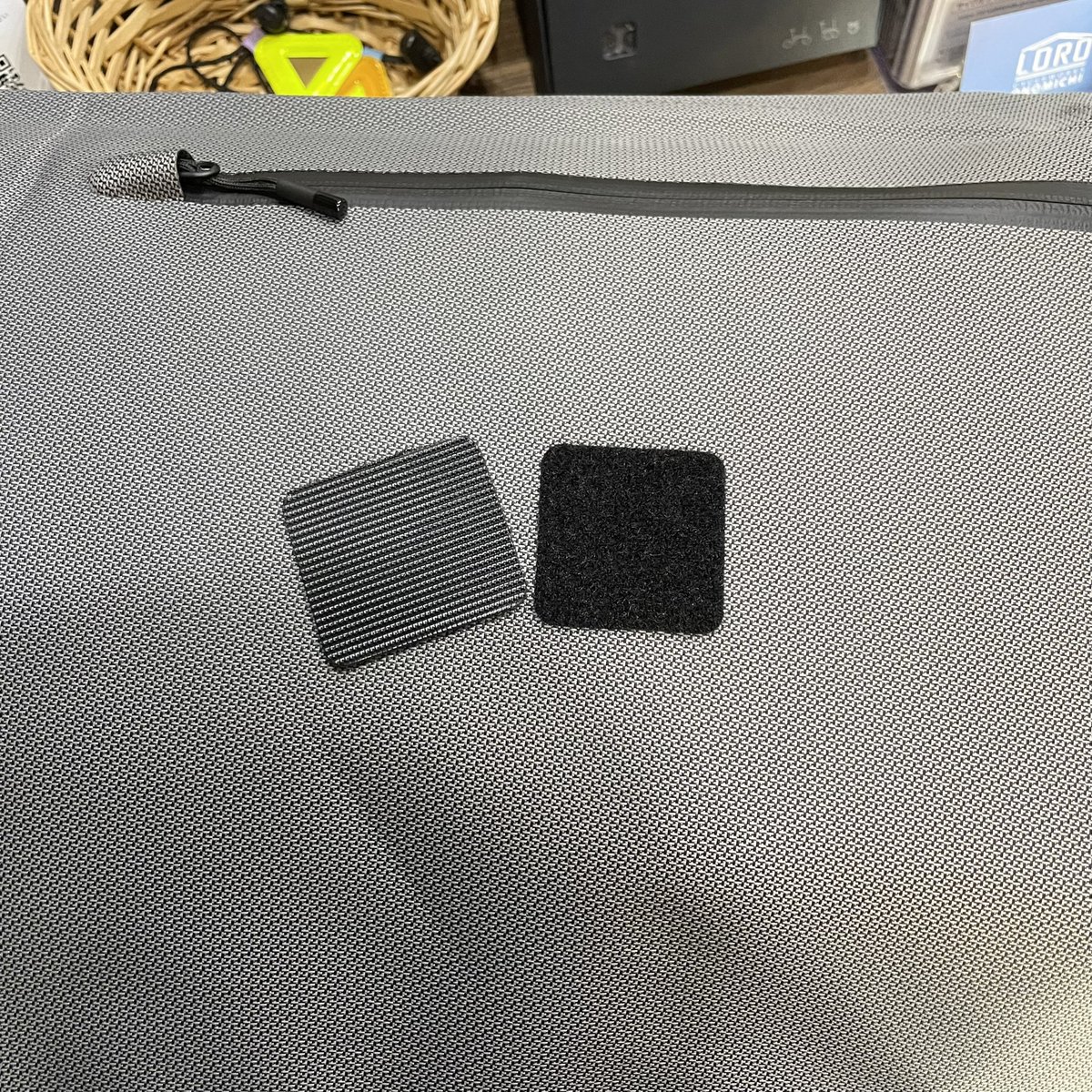 LOROFUKUOKA's tweet image. BROMPTONのWaterproofシリーズに新バッグ
バックパックタイプで17L大きすぎず小さすぎずな一品！
ロゴの向きが変えられるようになっているので縦横どちらでも
BROMPTONの文字が読めるようになっています
詳しくはブログで
loro-fukuoka.blog.jp/archives/19305…

#brompton #bromptonbicycle #bromptonlife