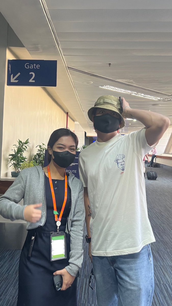 sofingers's tweet photo. have a safe flight parents. enjoy your vacay 🤙🏻 https://t.co/45KHhBPlN8