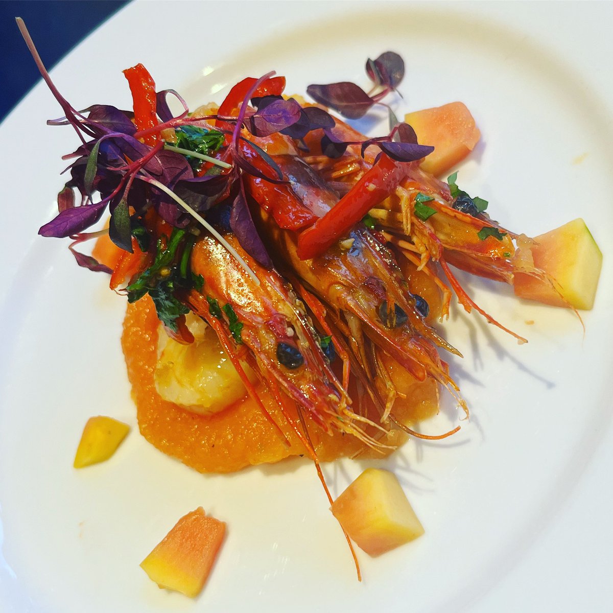 ~ Fishy Friday - Private Dine Starter ~

Sweet & Sour Papaya topped with Sautéed King Prawns, Red Peppers & Garlic.

All the Unami flavours you would expect - delicious taste spreading across the tongue making your taste buds pop.

#privatechef #femalechef #privatedining #hendo