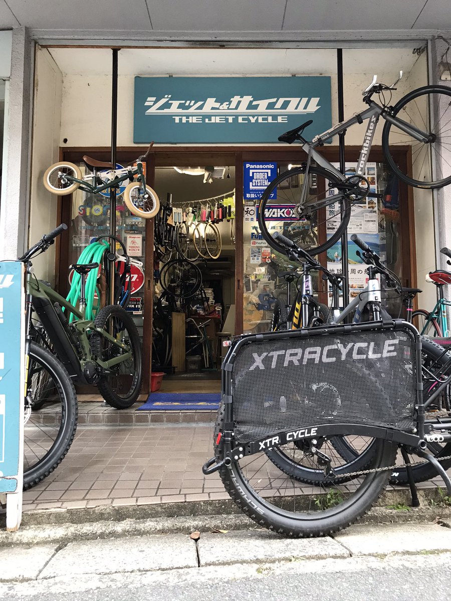 How76YxxyM8jf4G's tweet image. 本日も絶叫営業ちう🤣👍
こんなコト言うてられるのも、
あと２日😭😭
セールもまだまだ続いてます😅
是非ともお買上げ頂きたい逸品揃いでございます😁👍
ご来店、
お待ち致しておりますーーーーーッ🤣
#jetcycle #絶叫営業なう