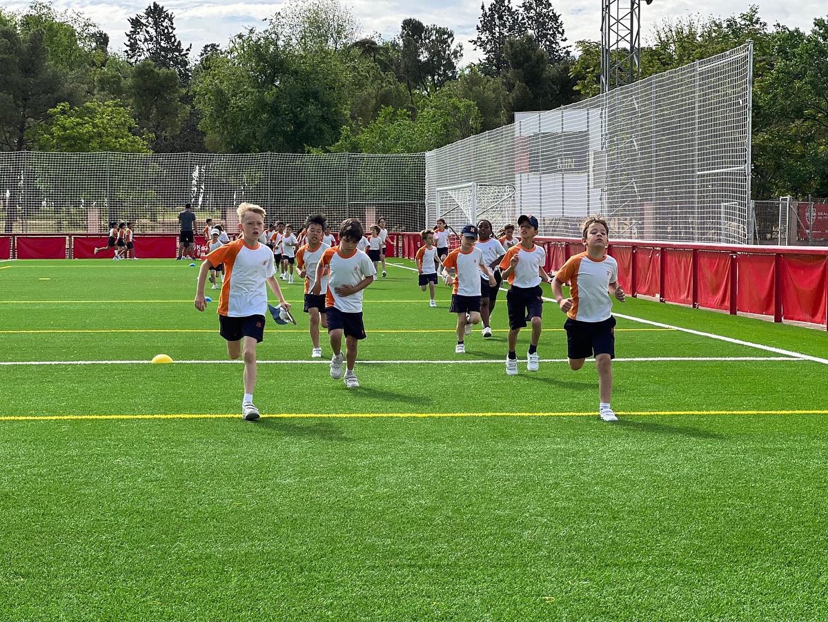 Y aquí están nuestros grandes deportistas de la primaria y sus entrenadores!! Día grande de #JornadaDeportivaSolidaria
