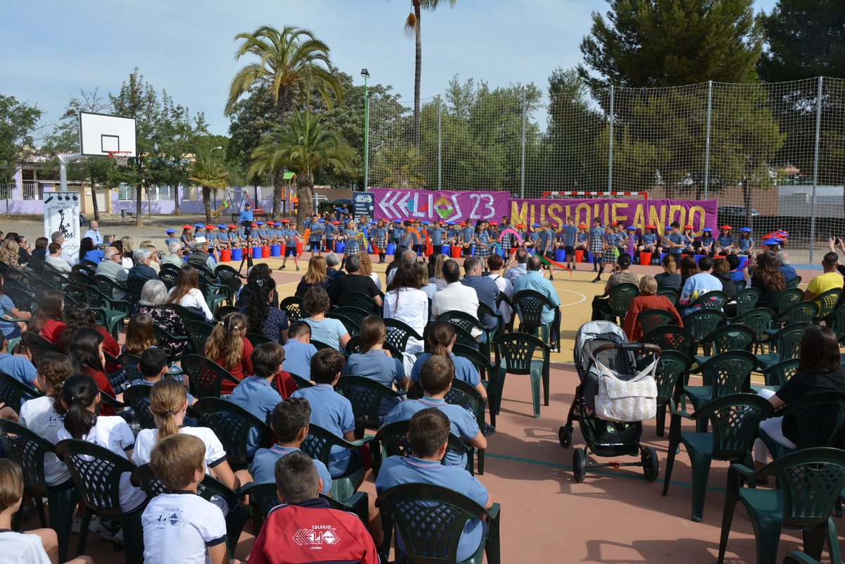 Colegio_Helios's tweet photo. Participamos en MUSIQUEANDO, una convocatoria nacional de conciertos escolares en la calle, simultáneos. En el colegio Helios, siempre es y será Tempus de música. #Musiqueando2023 #NosImportaLaMusica #educamosconmusica #rozalen #TempusHelios es tiempo de #musica https://t.co/xhcca1T6uN