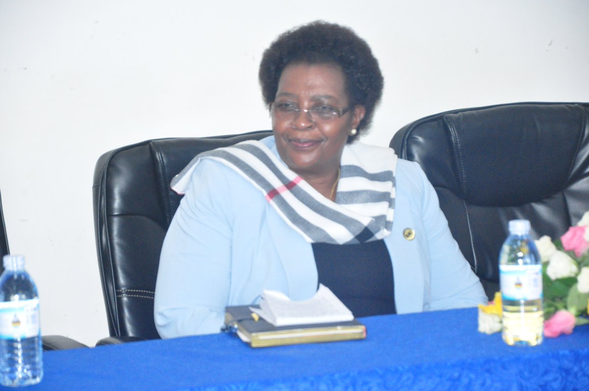 UMIUganda's tweet photo. Hon. Margaret Nantongo Zziwa, our honored guest today, emphasizes the immense potential of this opportunity to empower unemployed youth.  #HappeningNow at @UMIUganda 

Join Zoom👉 https://t.co/zNzPxsxXnT… ​
Meeting ID: 919 9835 1228 
Passcode: 030770  

#UMIAlumniSymposium2023 https://t.co/O62opeDQKR