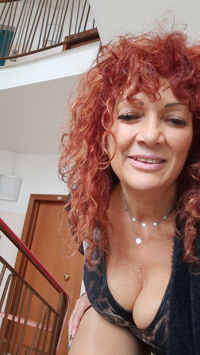 Jessica_CAM4's tweet photo. Buon weekend.... https://t.co/j6IHxLw7u9