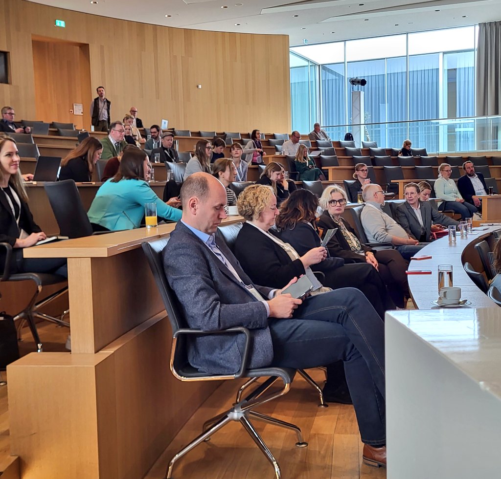 DPRG (@dprgde) on Twitter photo Wach und (weitestgehend) topfit: Unsere Gäste nach dem #prpreis23 an Tag 2 vom #prtag23. Peter Klotzki eröffnet nach einer Anmdoderation von <a href="/JuliKies/">Dr. Juliane Kiesenbauer</a>, die wohl in die Geschichte eingehen wird. #dprg Wach und (weitestgehend) topfit: Unsere Gäste nach dem #prpreis23 an Tag 2 vom #prtag23. Peter Klotzki eröffnet nach einer Anmdoderation von <a href="/JuliKies/">Dr. Juliane Kiesenbauer</a>, die wohl in die Geschichte eingehen wird. #dprg