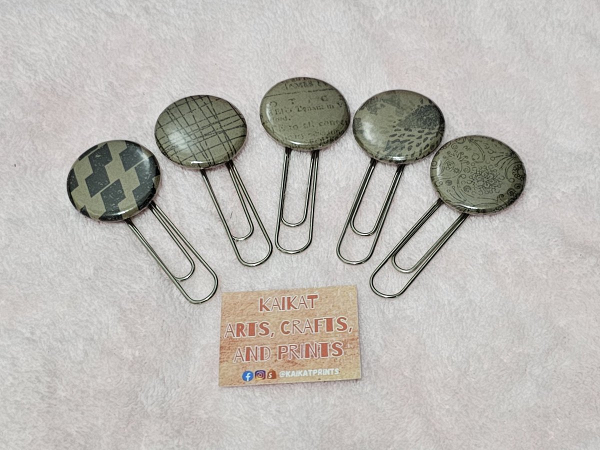 kaikatprints's tweet photo. BUTTON PAPER CLIPS
Design A. Random designs
Design B. Primary Pin Dot
Design C. Kraft
Size: 1 inch
Shopee Link: https://t.co/qEOCGmKKWA
For inquiries and bulk orders, send us a message.
#buttonpaperclips #buttonclips #paperclips #crafts #crafting #kaikatprints #kaikatcrafts https://t.co/Vlz86qjFUa