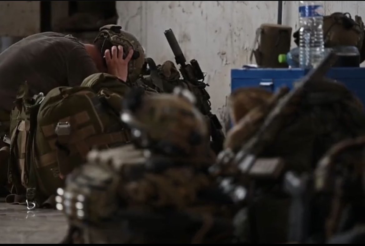 FR_DA_Finland's tweet image. 🇫🇷 erikoisjoukkoja hiljattain päättyneessä evakuointioperaatiossa Sudanissa 

Opérateurs des forces spéciales 🇫🇷 lors de la récente évacuation des ressortissants 🇫🇷 au Soudan 

#COS #CommandoMarine #ForcesSpécialesFrancaises