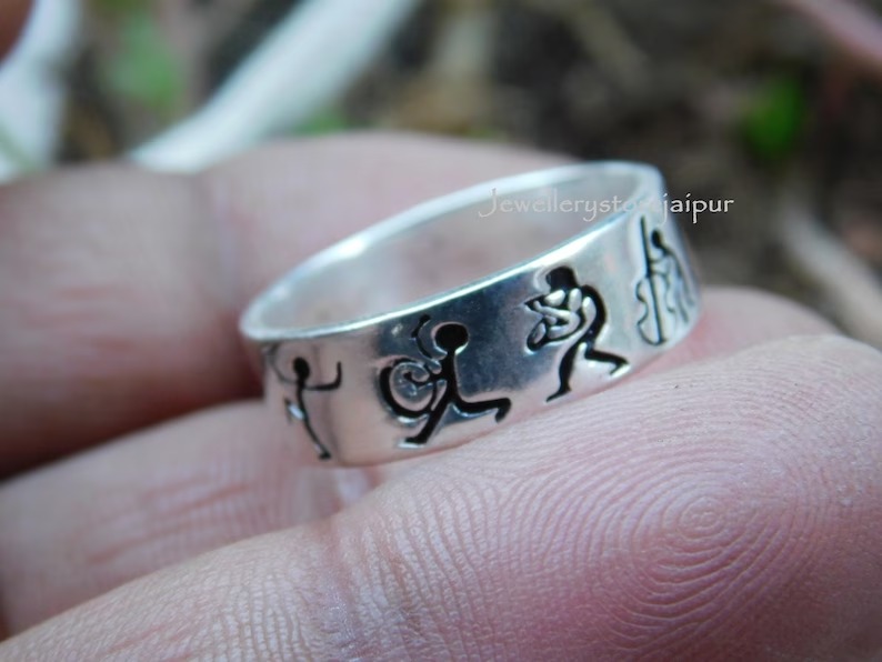 kukustoreart's tweet image. etsy.me/3HnLVYS

#weddingring #Silverband #personalizedring #engravedring
#fidgetring #stackingrings #bandring #bandforwomen #kokopelliring #DanceRing #musicDancingring #kokopelli #band
#musicbandring #silverring #promisering #weddingring #giftforher #GiftForHim