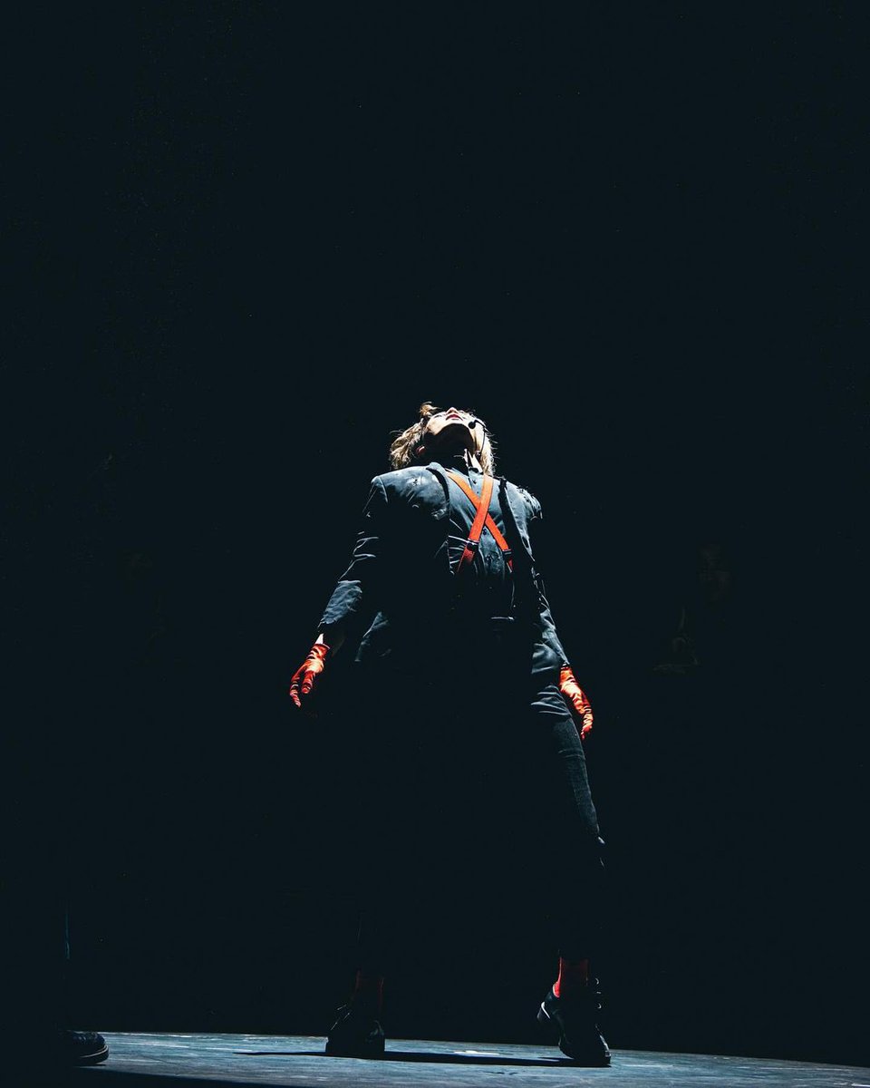 Silvia_kwan's tweet photo. Magicman in LA ❤️🖤#MAGICMANWorldTour #jacksonwang #王嘉爾 #magicfriends #MAGICMANinLA #kinjaz 🙏🏻©️®️ https://t.co/qtlR34G8X6