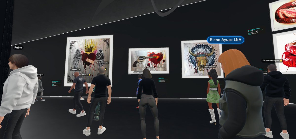 YOU_MEDIA's tweet photo. 📸 GALERÍA DE #ARTE DE YOU MEDIA EN EL #METAVERSO. 
La artista y creativa gráfica, Elena Ayuso, inauguró ayer en nuestra galería de arte la #exposición de algunos de sus proyectos.  Una exposición abierta al público hasta el próximo mes de junio. 
👉 https://t.co/FhfFD2IRz7 https://t.co/ylnpMqCKcA