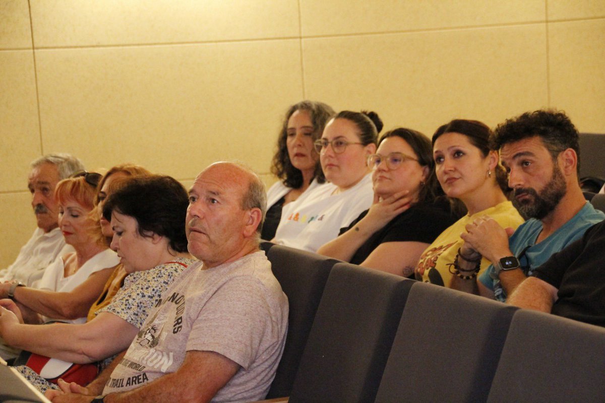 Éxito rotundo del estreno del documental “Voces del Sáhara” que se emitió ayer en el Teatro Municipal en Montalbán. Muy agradecidos/as a todas las personas que asistieron, y a las instituciones que han hecho posible este sueño