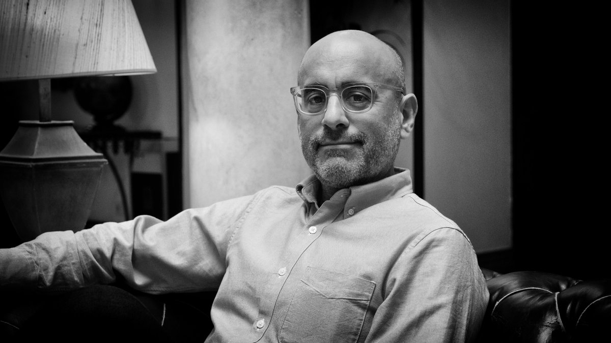 "... lo único peor que el miedo a ser un viejo solitario es el miedo a ser un viejo solitario y sin dinero…" #ciencuyes #PremioAlfaguara2023 <a href="/GustavoEscribe/">Gustavo Rodriguez</a> <a href="/AlfaguaraES/">Alfaguara</a> #atrapalibros #recomendaciones |Foto <a href="/e1000ioM/">Emilio Morales</a> |Entrevista aquí>>>n9.cl/qkb3s6