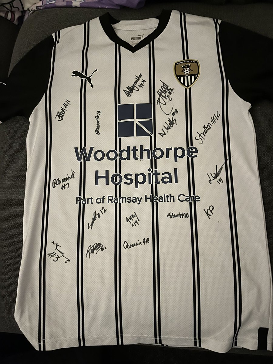 Mrs_Aldath's tweet photo. Huge huge shout out to @NCFC_Women for welcoming me and Jessica to their practice session after we won their competition. Not just a promotion winning side, but a thoroughly lovely group of people 🥰 can’t wait for next season! COYP. https://t.co/bbFqqyFKRM