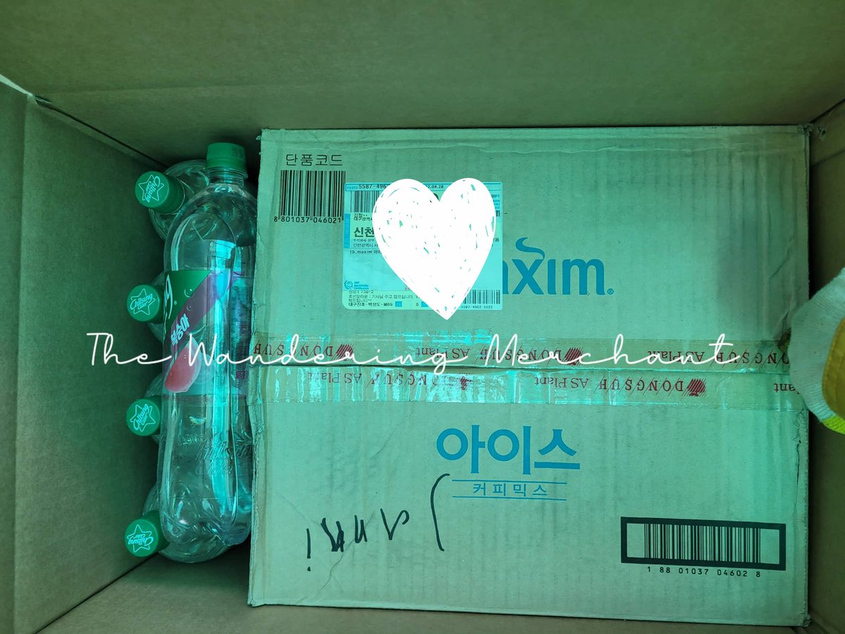 1deringMerchant's tweet photo. All heading to Manila, Ph from KR 💜

~We're just waiting for the sealed Jimin Face Albums to arrive 🐣

Thank you for trusting The Wandering Merchant 🙇‍♀️

#BTS #krbox #kpopmerch #TWMisLegit https://t.co/VAyYbRxM9I
