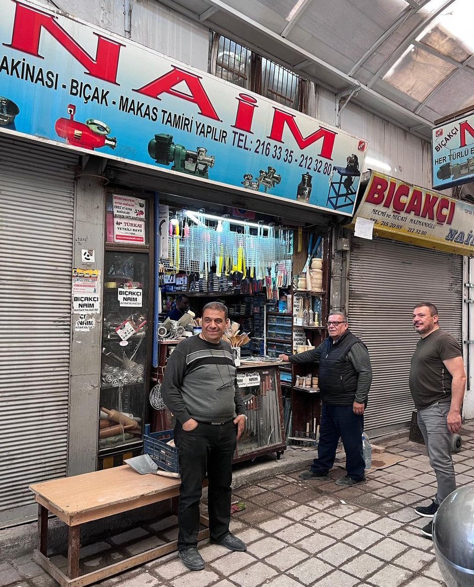 Her şeye rağmen işimizin başında olacağız. Şehrimizi terk etmek gibi bir düşünce aklımızdan geçmedi. Gitmedik, buradayız, ayaktayız tüm halkımızı bekliyoruz.
‘Bu bıçakçı esnafı umutlandıracak.’ 

naimbicakci.com
ig: naimbicakci