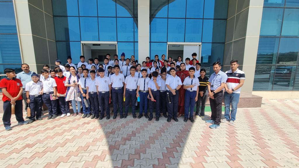 vinaykdhiman's tweet image. Igniting the spark! The future #spaceScientists at @isro Satish Dhawan Centre for #SpaceSciences @OfficialCuj