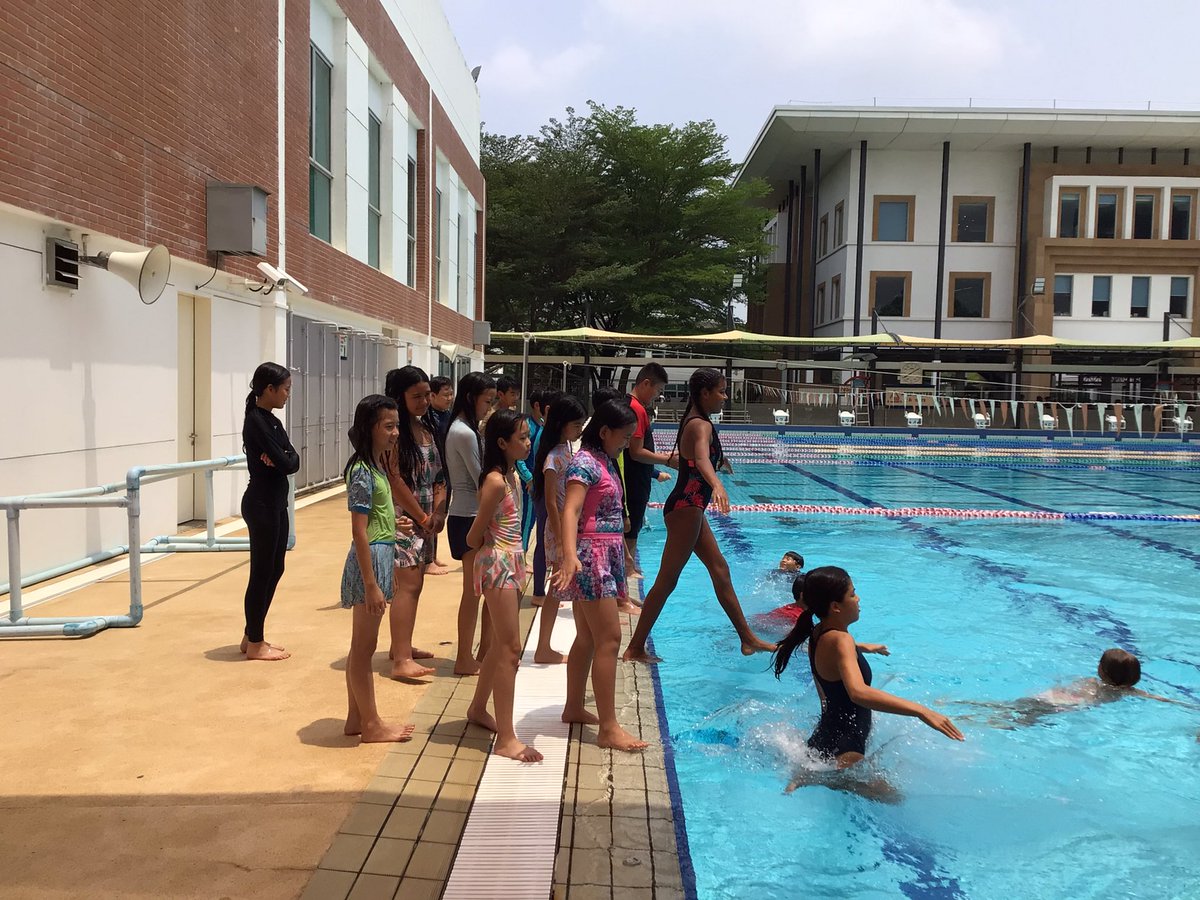 leticarino's tweet photo. G5 Survival Swimming skills #Physed @ISPPCambodia #SafeEntry #Floating #TreadingWater https://t.co/DXuq23pATb