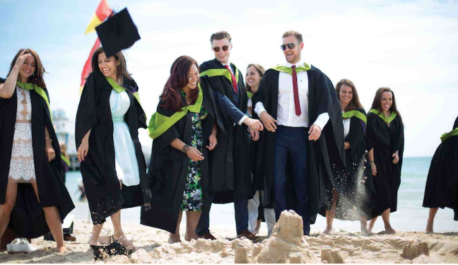 HolidayInnBMTH's tweet photo. Are you graduating from Arts University Bournemouth on 20th or 21st July and needing accommodation for your friends, family or yourself? Look no further than Holiday Inn Bournemouth - Minutes walk from the Pavilion Theatre. To check availability visit https://t.co/c4xrfXobIx https://t.co/tGtl92F2jw