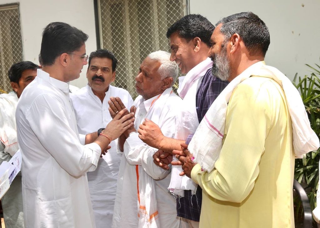 SachinPilot's tweet photo. बड़े-बुजुर्गों के आशीर्वाद और अपनों के साथ बेहतर सुबह की शुरुआत। https://t.co/tqRRgTIUM8