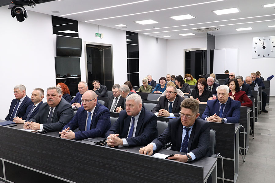 MintransBelarus's tweet photo. Ситуацию в трудовых коллективах транспортной отрасли обсудили в Минтрансе на встрече с активом БелПрофТранса
https://t.co/He756QPQ3N https://t.co/qRYJfChAKh