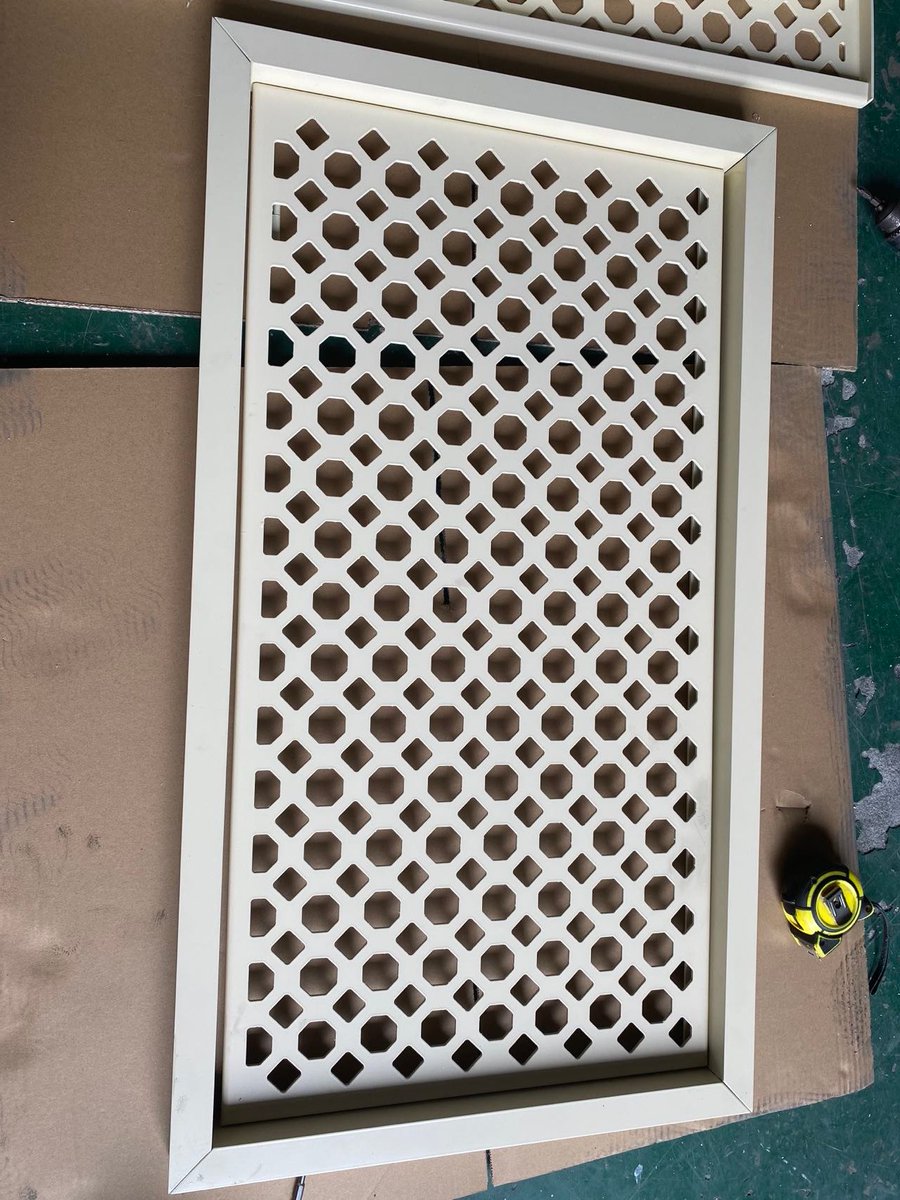 CathyHuangys's tweet image. Looking forward to the finished project. Log cream style.

#fence
#fencedesign
#fencebuilding
#Stair handrail
#handrail
#aluminum
#aluminum
#aluminum fence