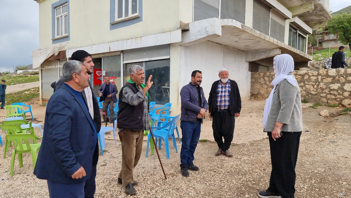 Kepoluasuna's tweet photo. 📍Silvan - #Bablas (Gomı Sıdeknı) Köyündeyiz...

"Ben Bu Toprakların Kadınıyım, Ben Her Evin Evladıyım"

✅#DoğrusuAKParti💡
✅#TürkiyeYüzyılı🇹🇷
✅#DogruZamanDoğruAdam
✅ #DoğruAdımlarlaYolaDevam https://t.co/EXKI7AM9oA