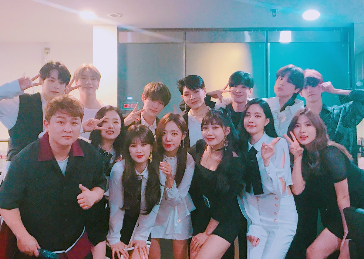 victon_alicerus's tweet photo. Forever my plan a family 💗💙💛

 You all deserve better (not ist 🥴)

#빅톤 #에이핑크 #허각 https://t.co/48V2XleXmN