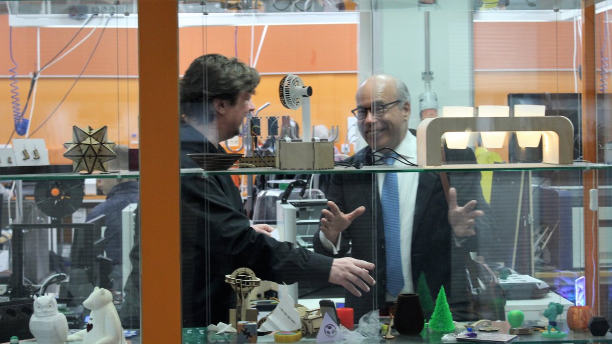 UniOulu's tweet photo. This week we were delighted to introduce our university to the Ambassador of the Republic of Peru, Mr. Eric Anderson Machado. He visited our Fab Lab which is one of few Super Fab Labs in the world. 🇵🇪🇫🇮
#UniOulu #Peru #SuperFabLab https://t.co/AVHArZh2X4