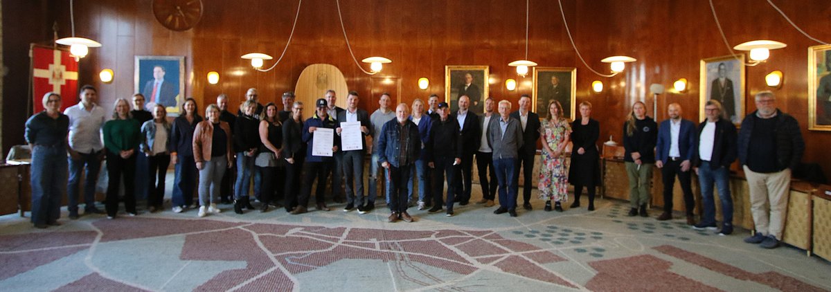 Der skal være en vej ud af hjemløshed for alle. Med et nyt partnerskab slår 24 organisationer i Aarhus fast, at vi vil gøre hjemløshed til fortid. På tværs af sociale aktører, boligforeninger, civilsamfund, fonde og kommune vil vi sætte tempo på. 1/2
#hjemløshed #dkpol #dksocial