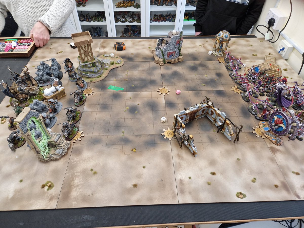 tzeentchmike's tweet photo. Last practice game with the #hedonites before the #aoswelshopen this weekend. Big win for the hedonites with the Keeper and epitome being a great tag team and shutting down all the commands for the keeper to do its work. #aos https://t.co/B6dZORzkXx