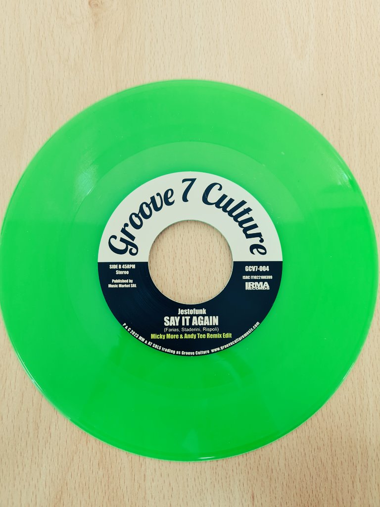 Just arrived! 😃🥳 Amazing 7' GreenFluo Vinyl 500 copies Limited Edition! ⚡️ Side A. Double Dee 'Found Love' @DimitriParis Remix Side B. Jestofunk 'Say It Again' @DjMickyMore & @DjAndyTee Remix Shipping Approx 19.05.23 Link 👉bit.ly/gcv7004 #vinylcommunity