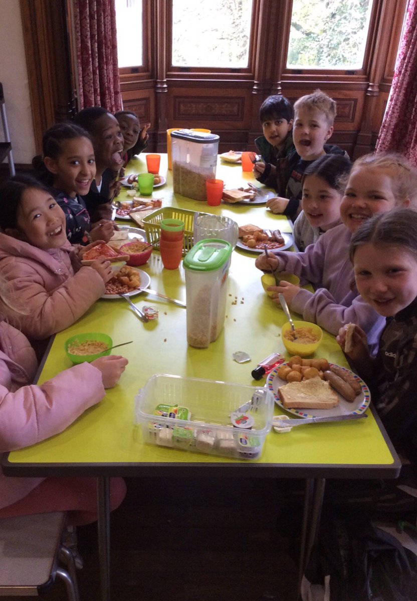 Year 4 have full tummies ready this mornings activities before home time #WeAreBrightFutures #robinwood