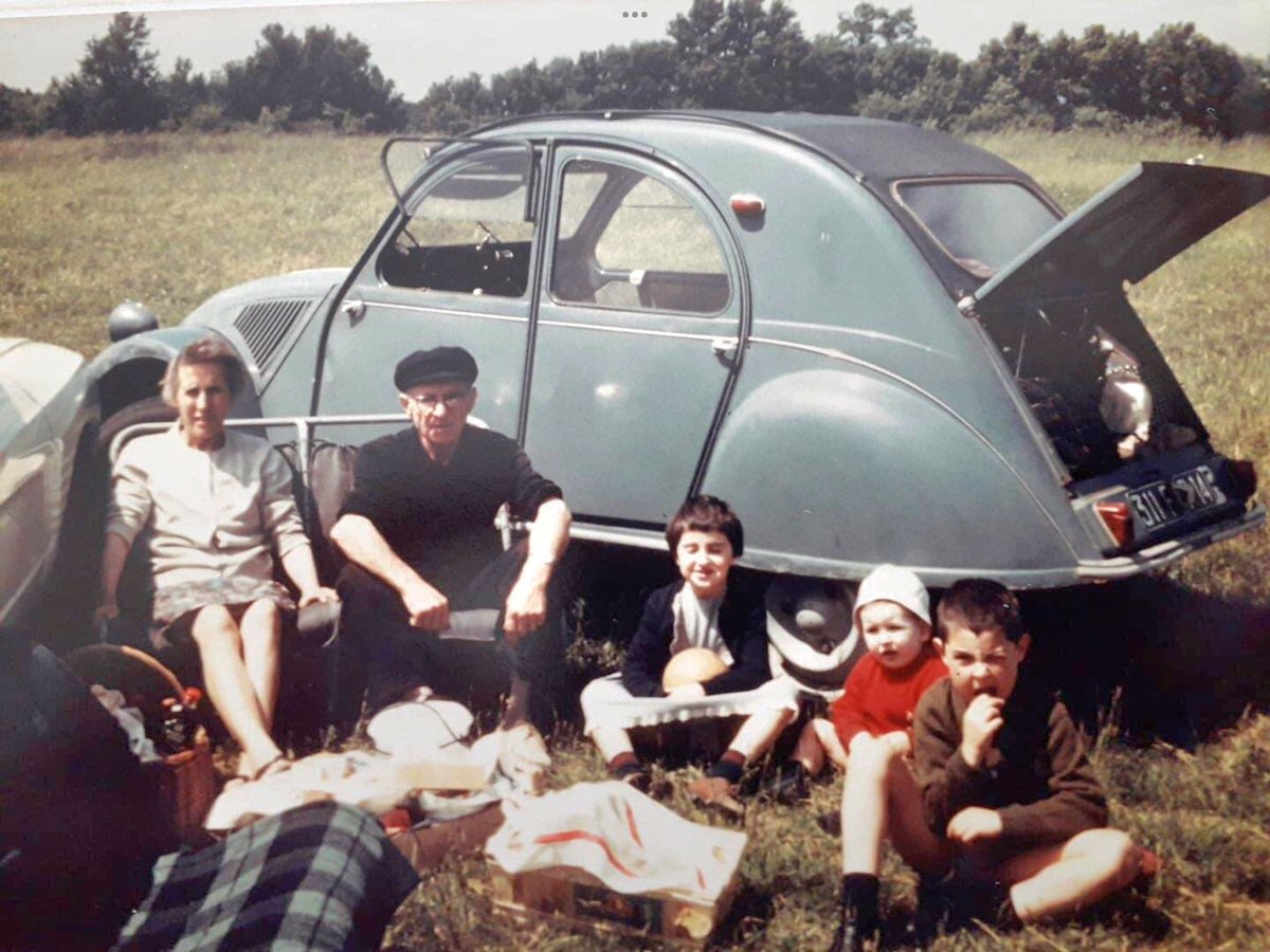 #FrenchCarFriday 09
#FrenchCar #France🇫🇷 
#vintagecar #oldtimer 
#Citroën #Citroen2cv 
1948...2023...75ans.🤩